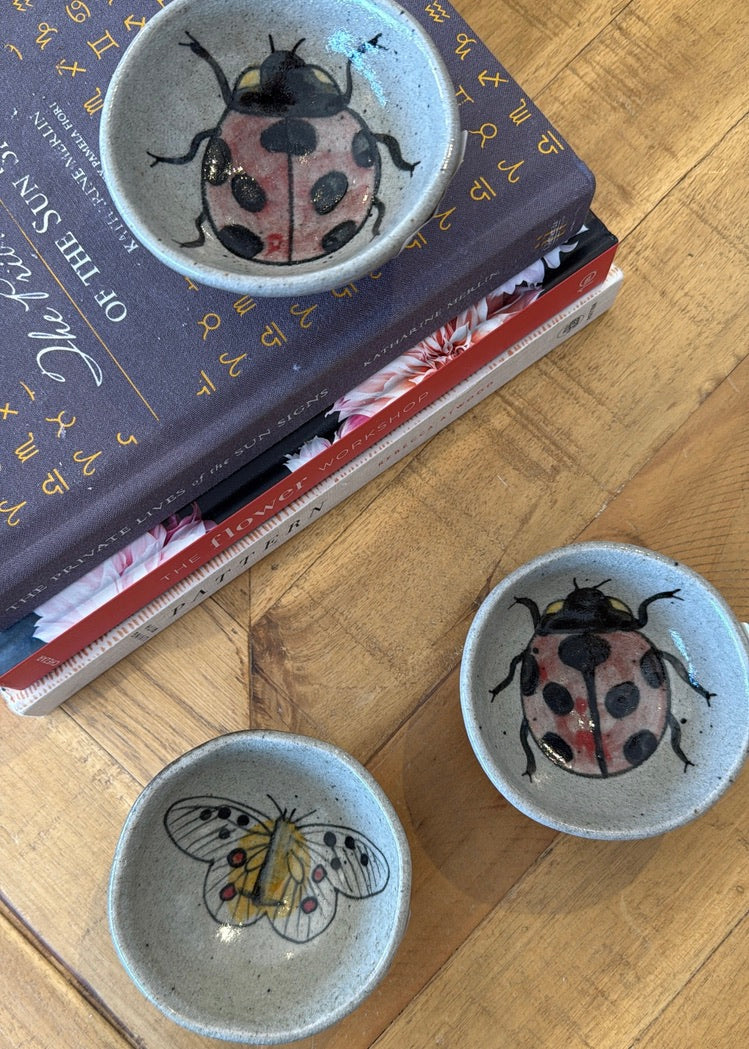 CREATIVE STONEWARE DISH - SMALL