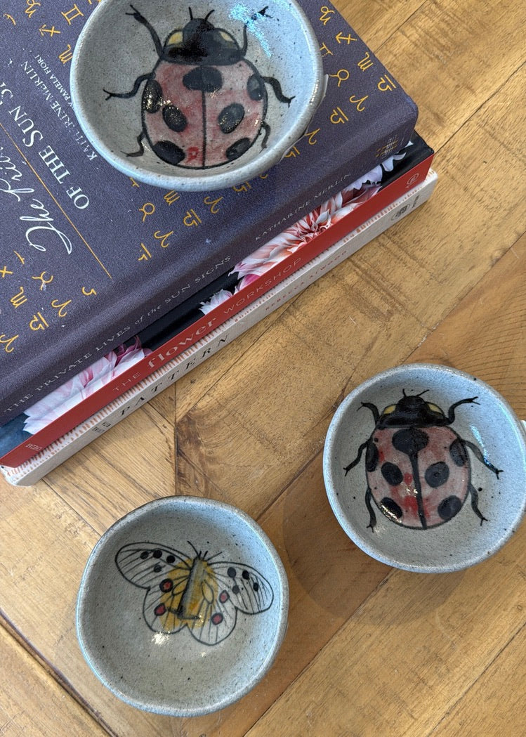 CREATIVE STONEWARE DISH - SMALL