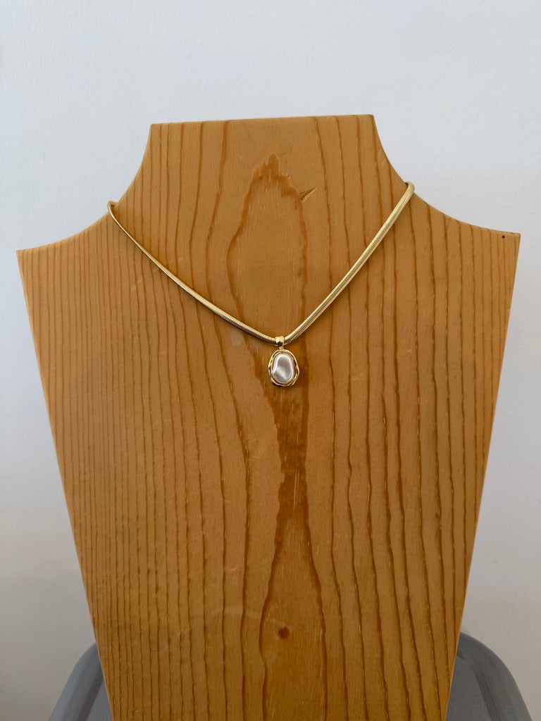 PEARL PENDANT NECKLACE