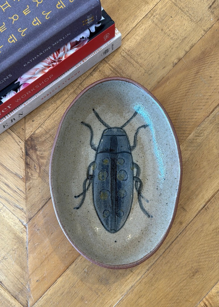 CREATIVE STONEWARE DISH - LARGE