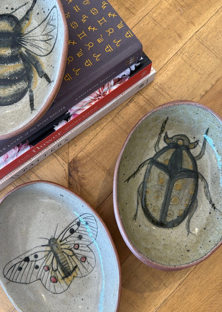 CREATIVE STONEWARE DISH - LARGE