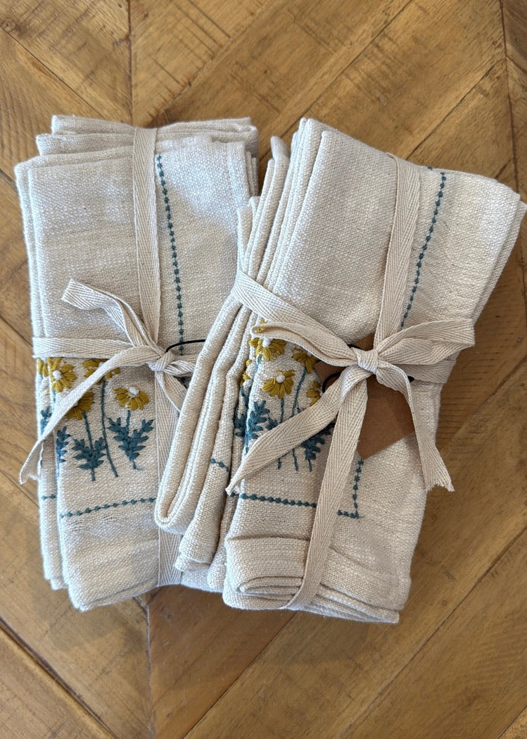 4- PIECE FLOWER NAPKIN SET